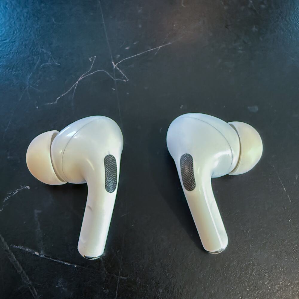 Apple AirPods Pro 1st Gen A2084 Lightning Case + Box Good Used Condition - Picture 8 of 9